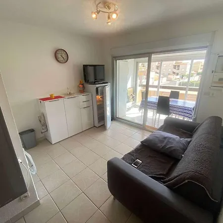 2p Avec Piscine, Terrasse Et Parking Prive A - Fr-1-326-800 Marseillan (Herault)