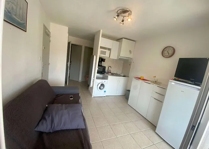 2p Avec Piscine, Terrasse Et Parking Prive A - Fr-1-326-800 *