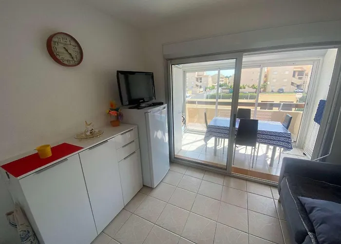 2p Avec Piscine, Terrasse Et Parking Prive A - Fr-1-326-800 아파트